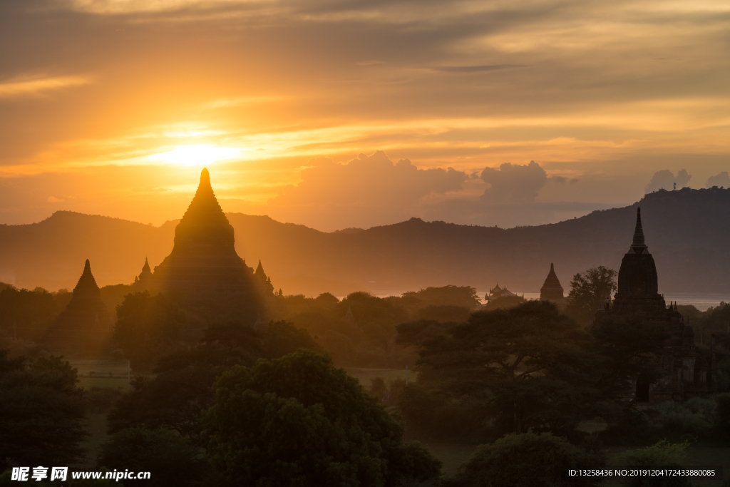 群山 城堡 夕阳 森林 风景