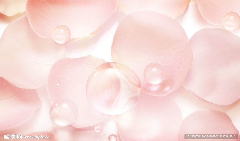水珠花瓣背景图