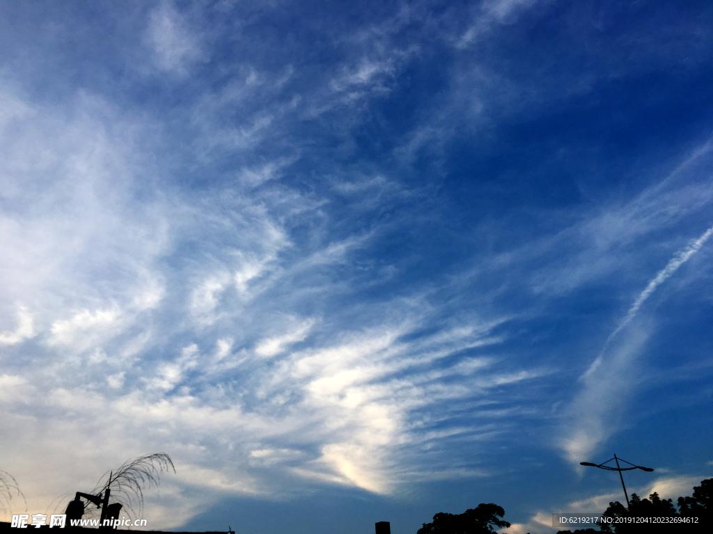 晚霞蓝色天空