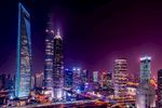 夜晚的城市霓虹灯闪烁