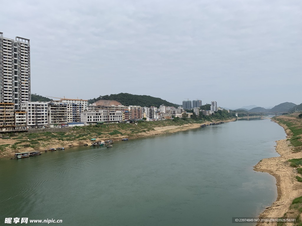 广东封开县江边风景