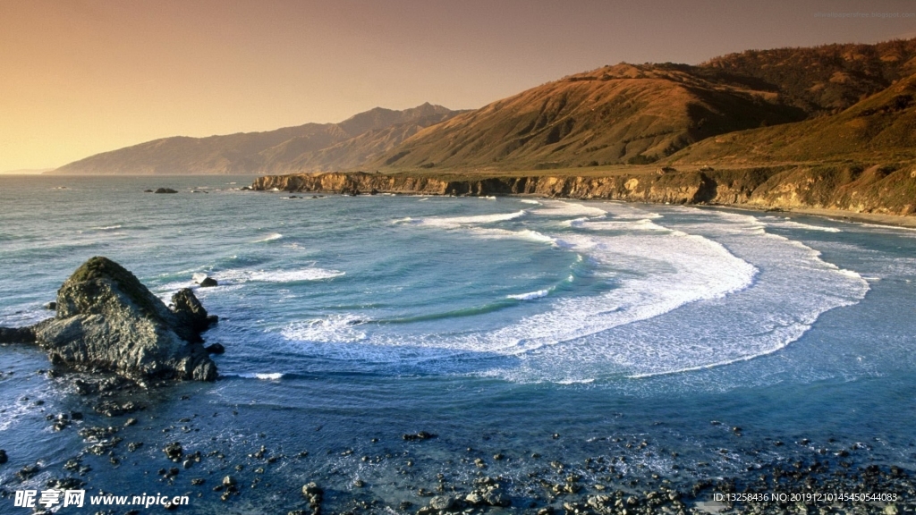大海 海浪 群山 风景 海滩