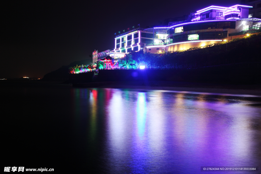 海边酒店夜景