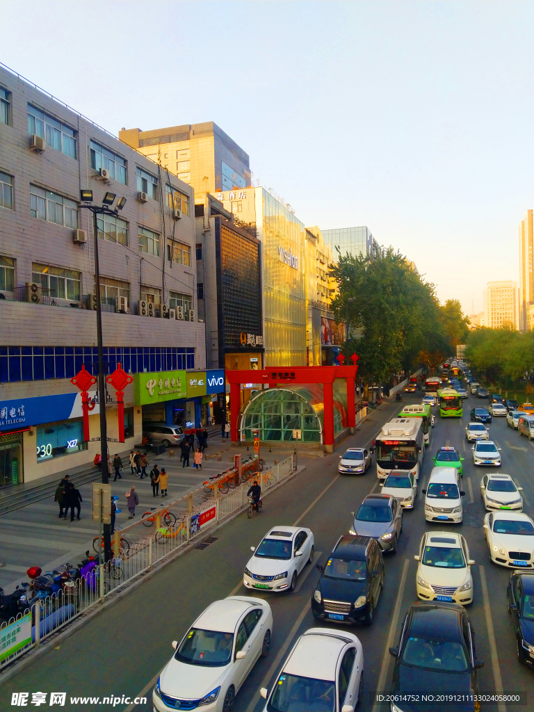 日暮下的城市风景