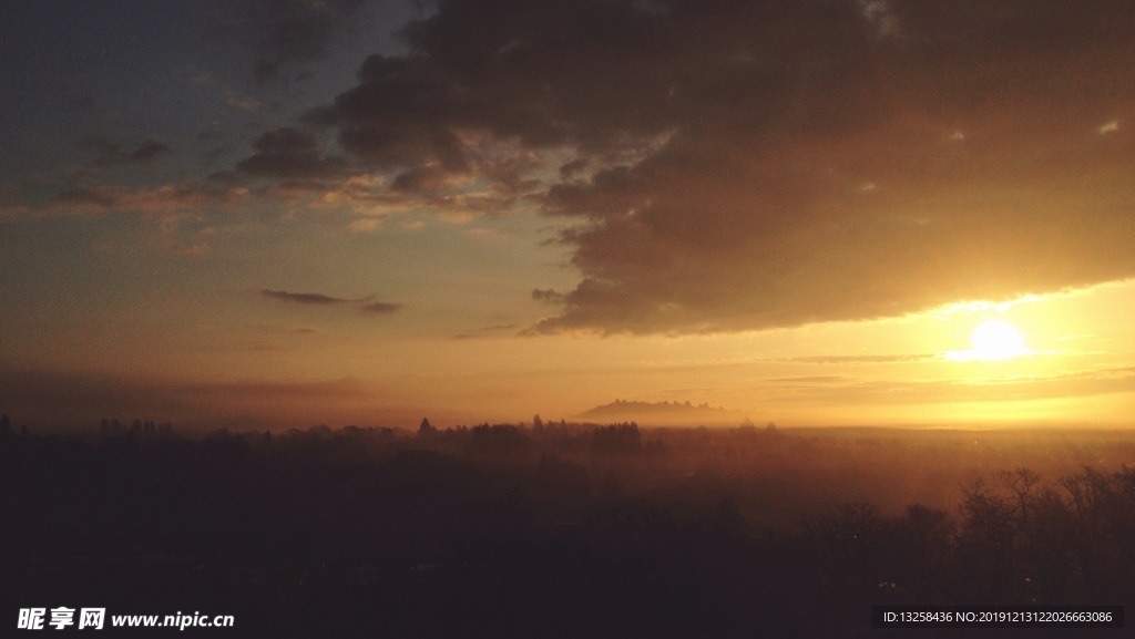 群山 森林 夕阳 天空 风景