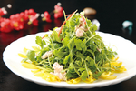 芹菜苗拌桃仁