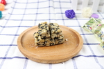 酥软糖果  花生糖  食品托盆