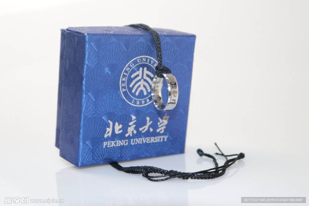 戒指 树叶 树本 静物拍摄