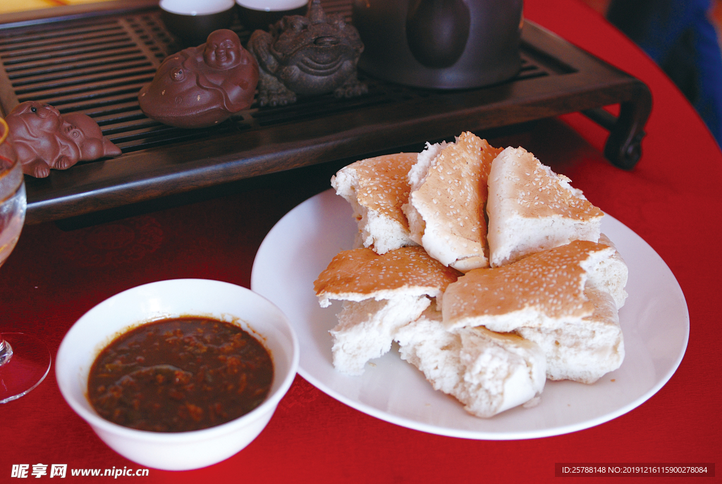 沾酱大饼