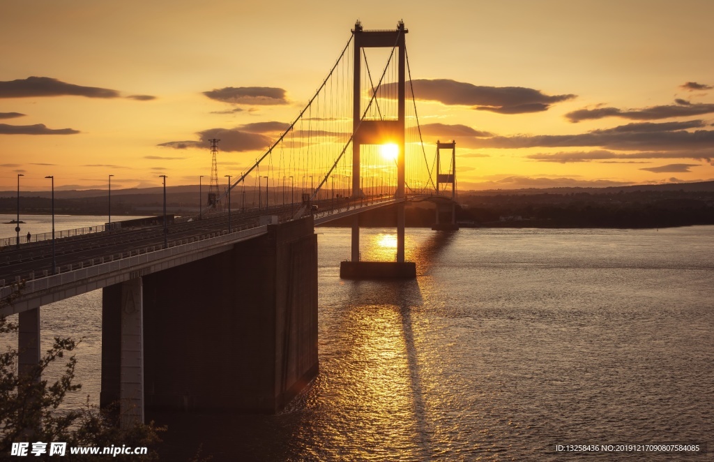 大桥夕阳天空云彩风景