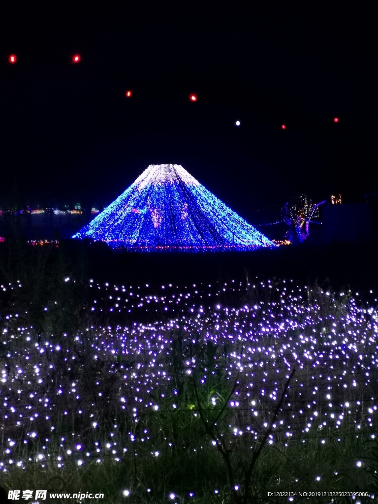 夜景灯光火山