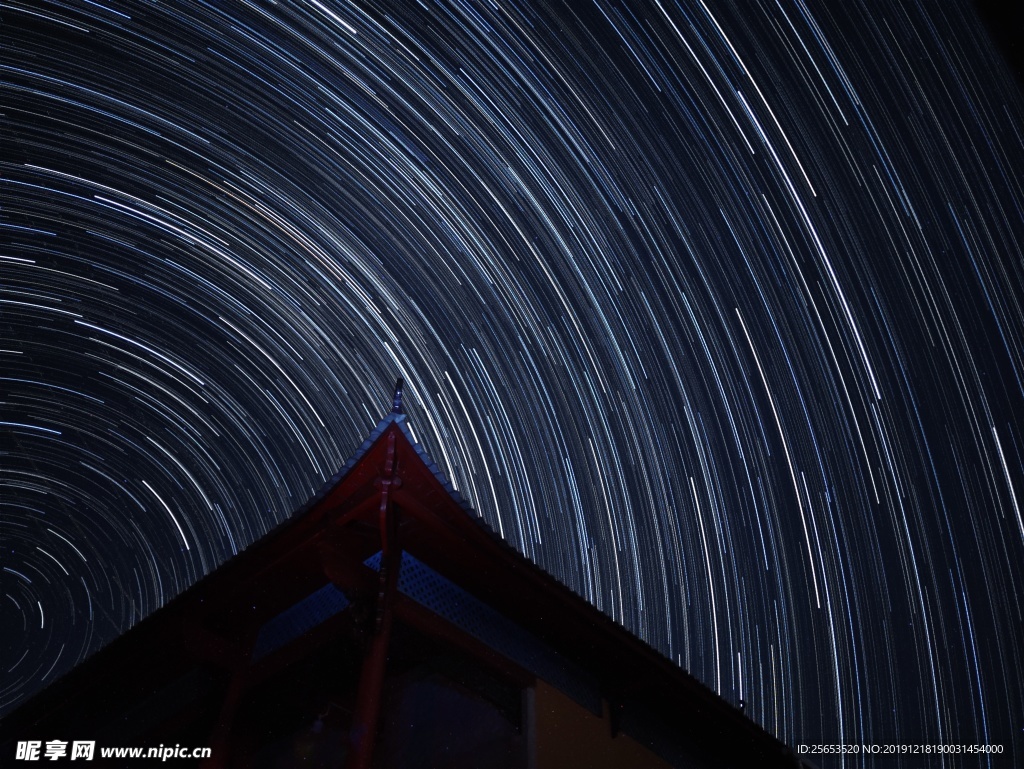 夜空下的星