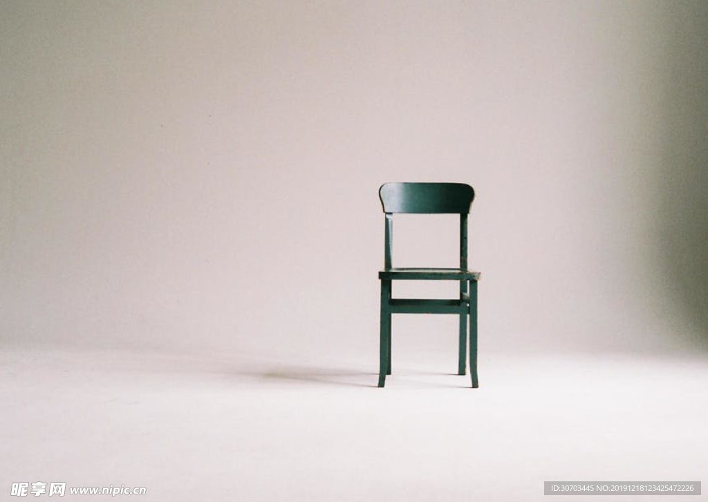 孤独的椅子