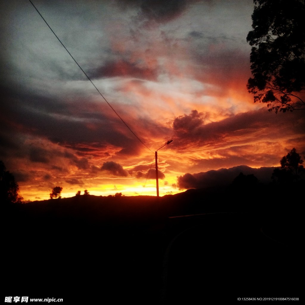 天空夕阳云彩风景