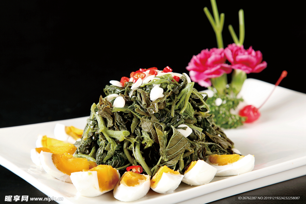 鸭蛋拌野菜