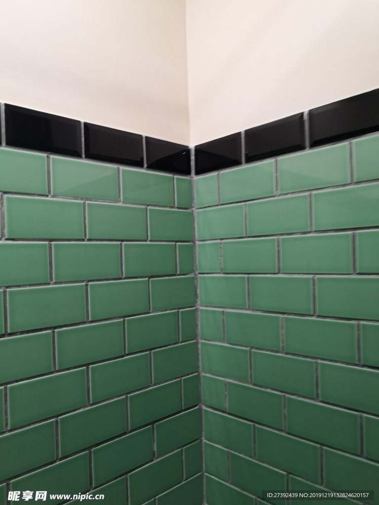 绿色瓷砖墙面