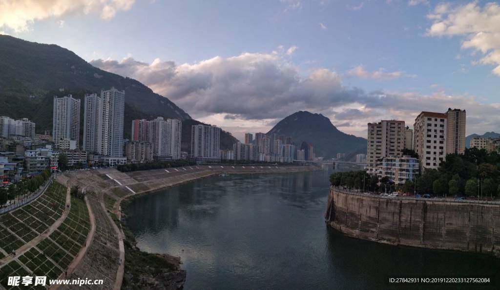 太阳 阳光 白天 蓝天 白云
