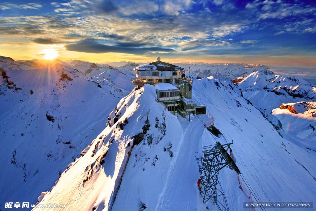 雪山与夕阳