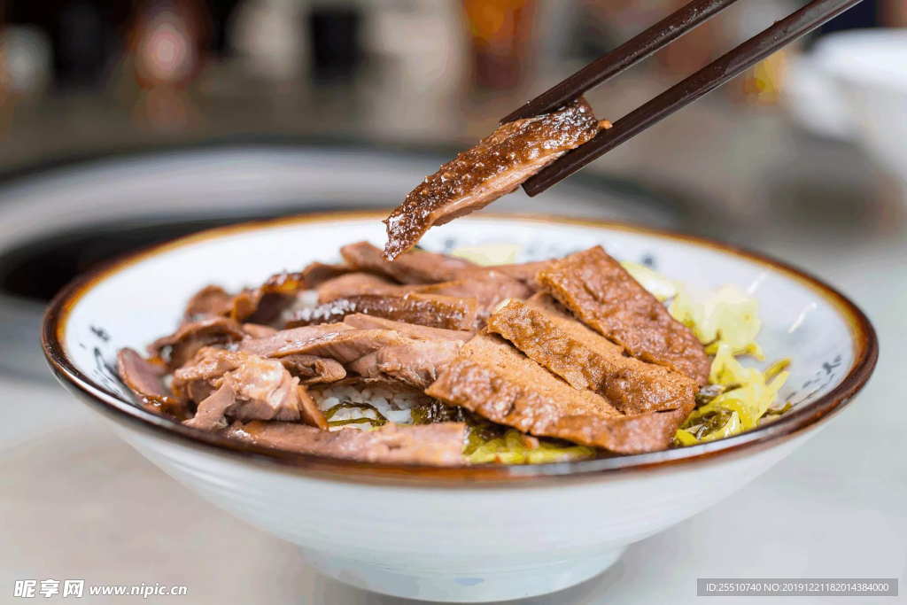 鹅肉拼花肉饭