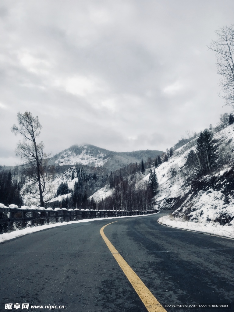 公路雪景