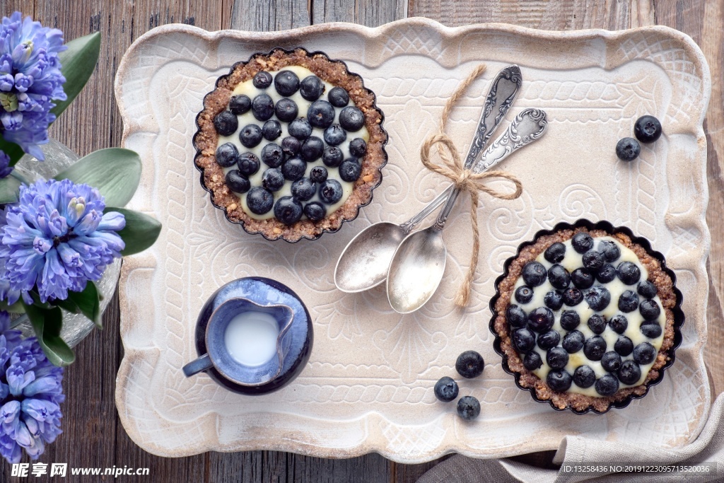 美食蛋糕食物餐具背景