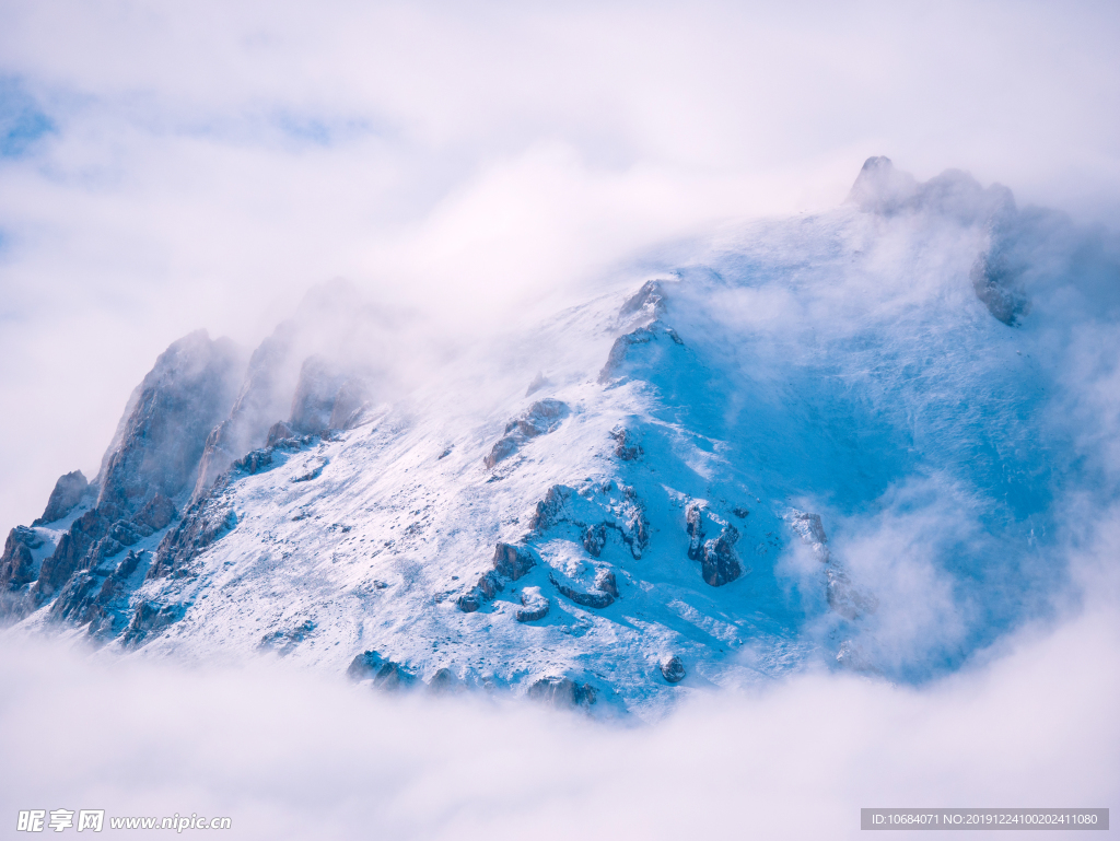 冬季大雪唯美雪花背景图片