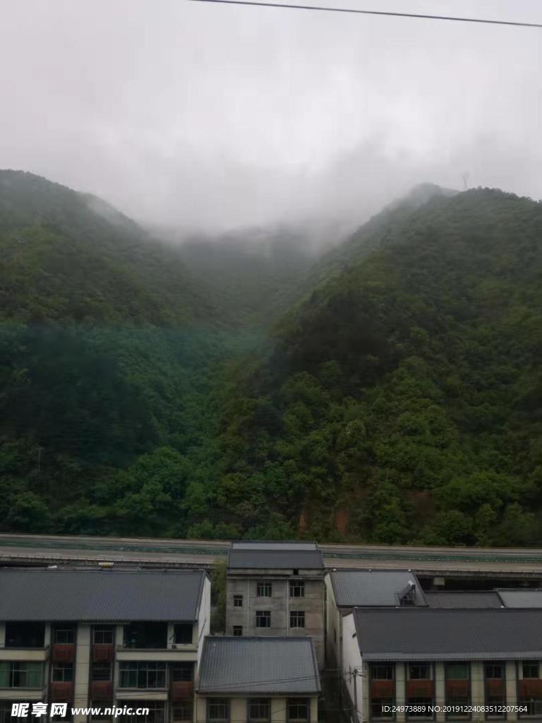 青山