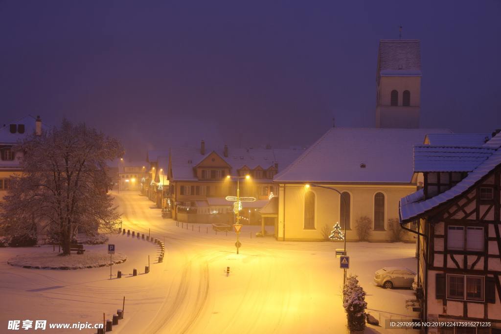 夜晚雪景