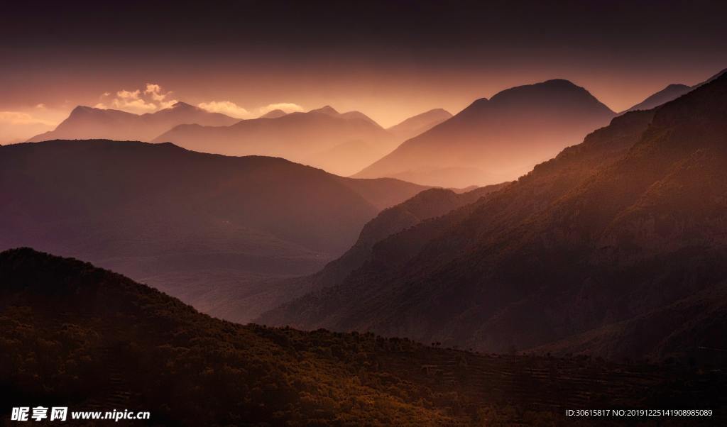 水墨山