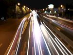 夜晚马路上的车流灯光