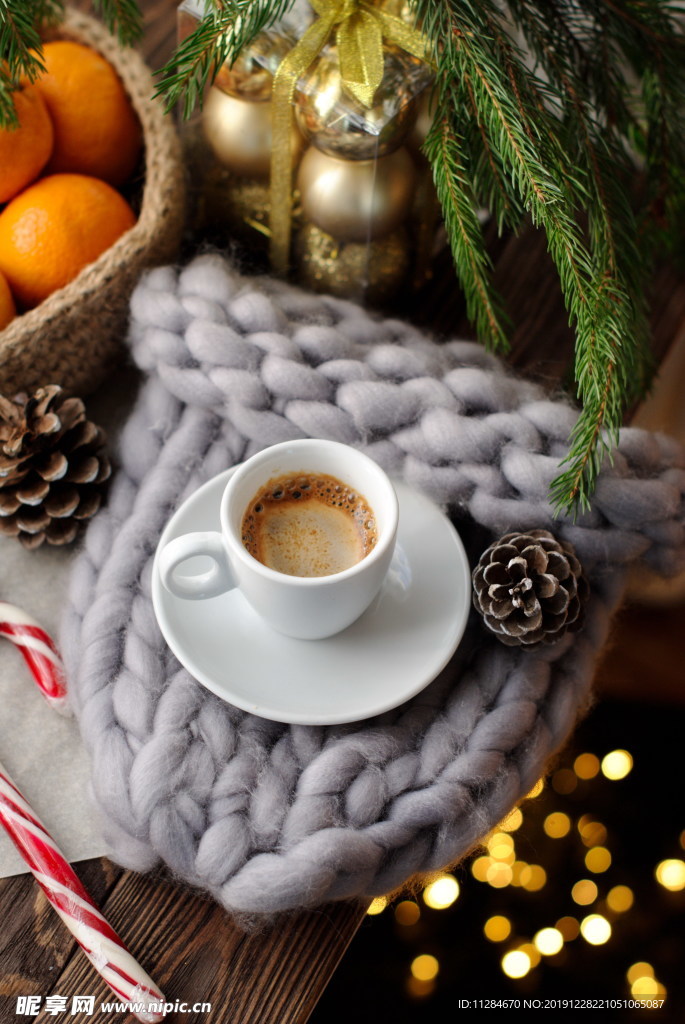冬日温暖的圣诞咖啡