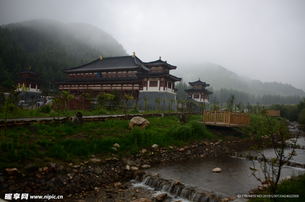 烟雨渭河源头