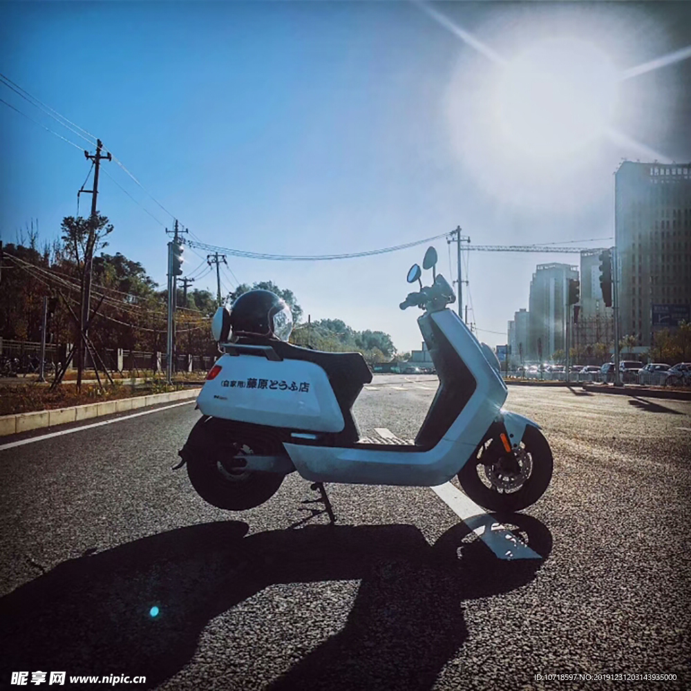 摩托车