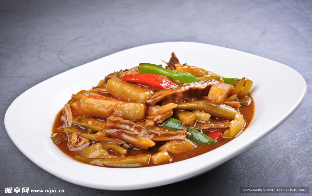 菜土豆焖肥肠