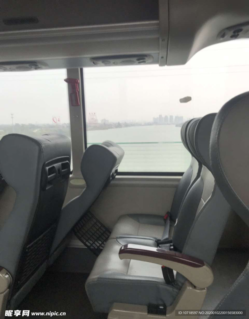 轿车