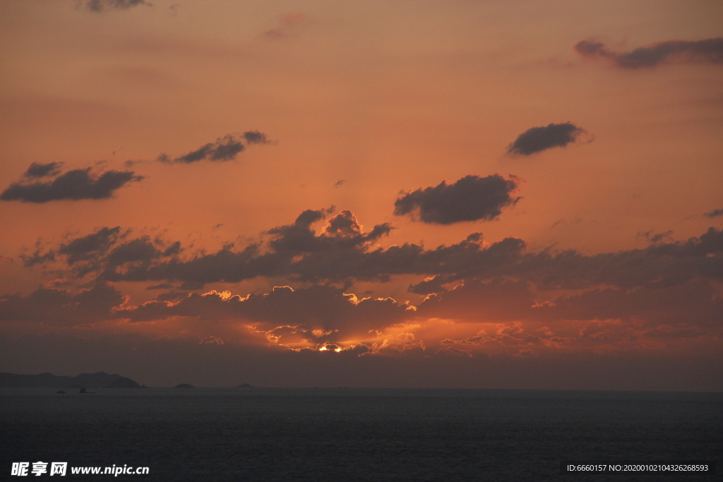 海上日出