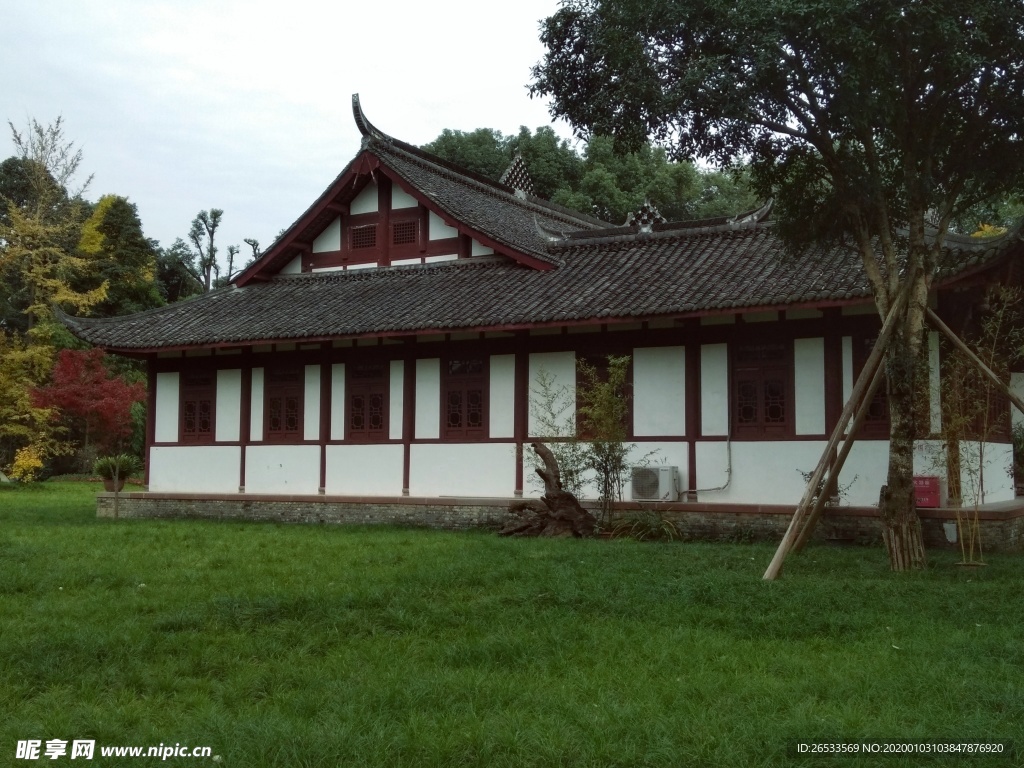 杜甫草堂 绿草坪 草地 建筑