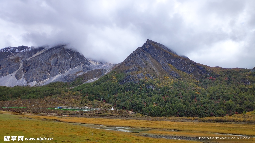 亚丁山