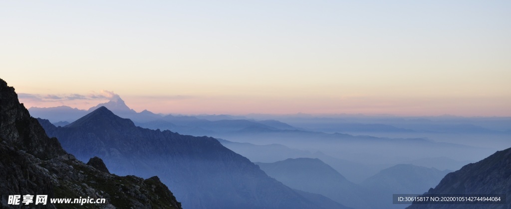 水墨山