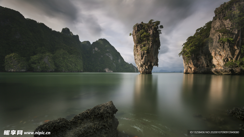 群山河水天空云彩风景