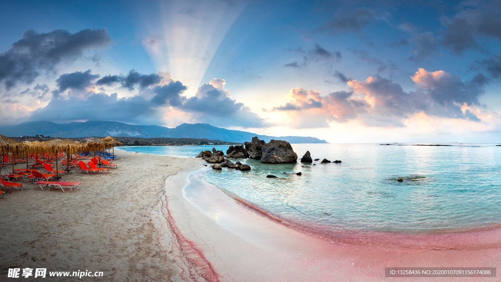 群山海洋沙滩天空风景