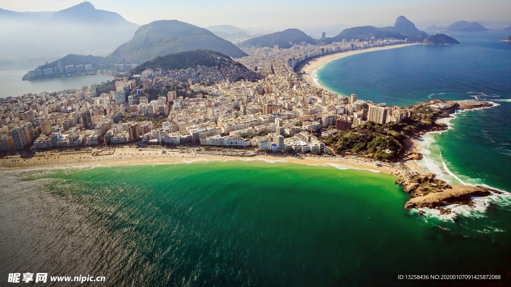 群山海湾城市天空风景