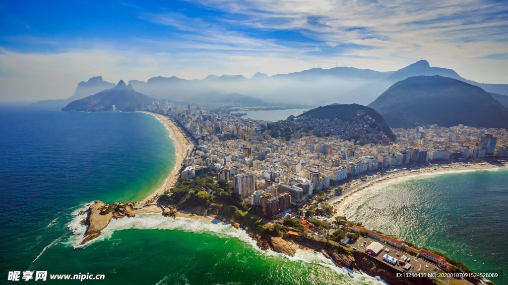 群山海湾城市天空风景