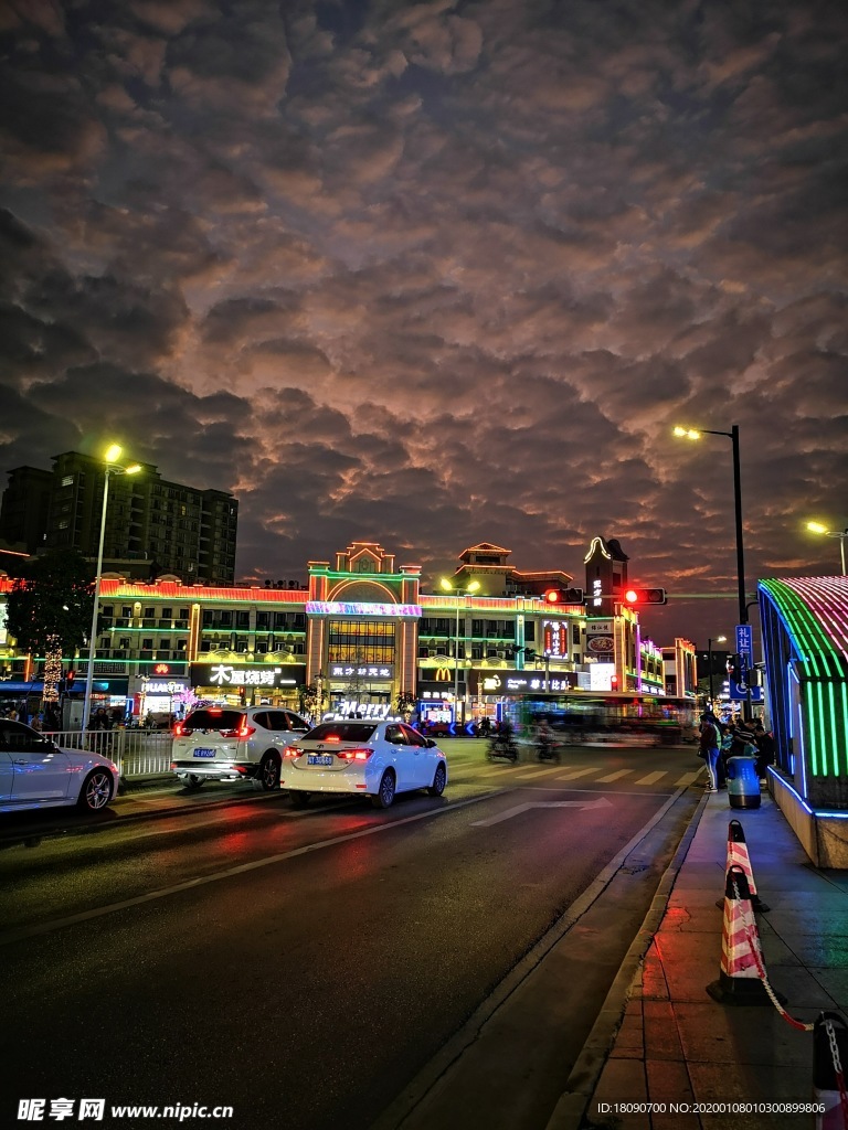 城市街道夜景夜空