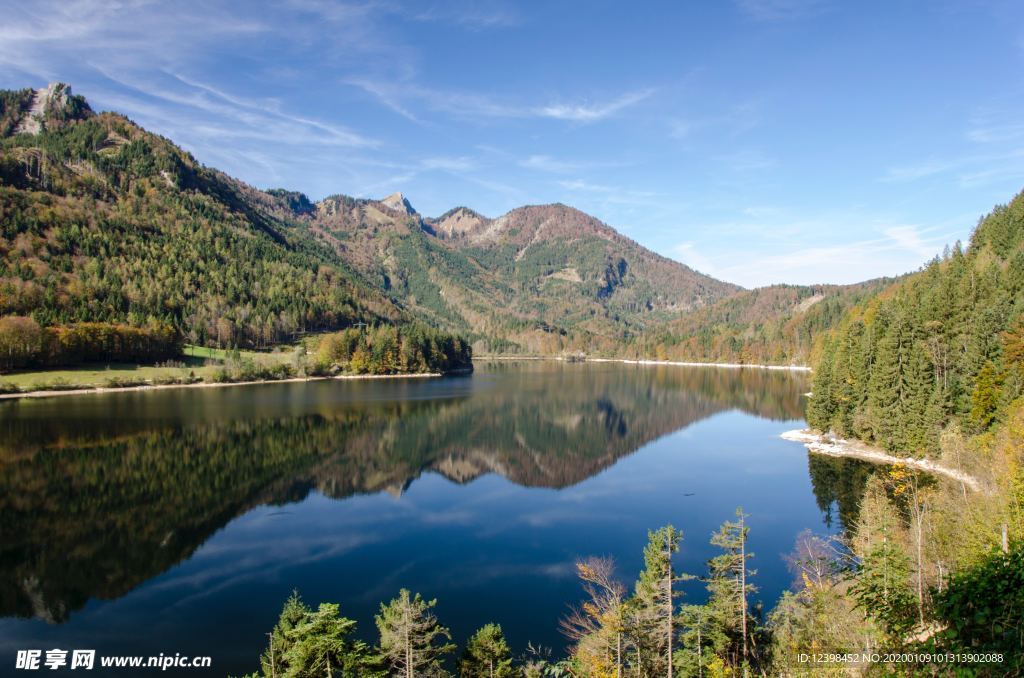 山水湖泊美景