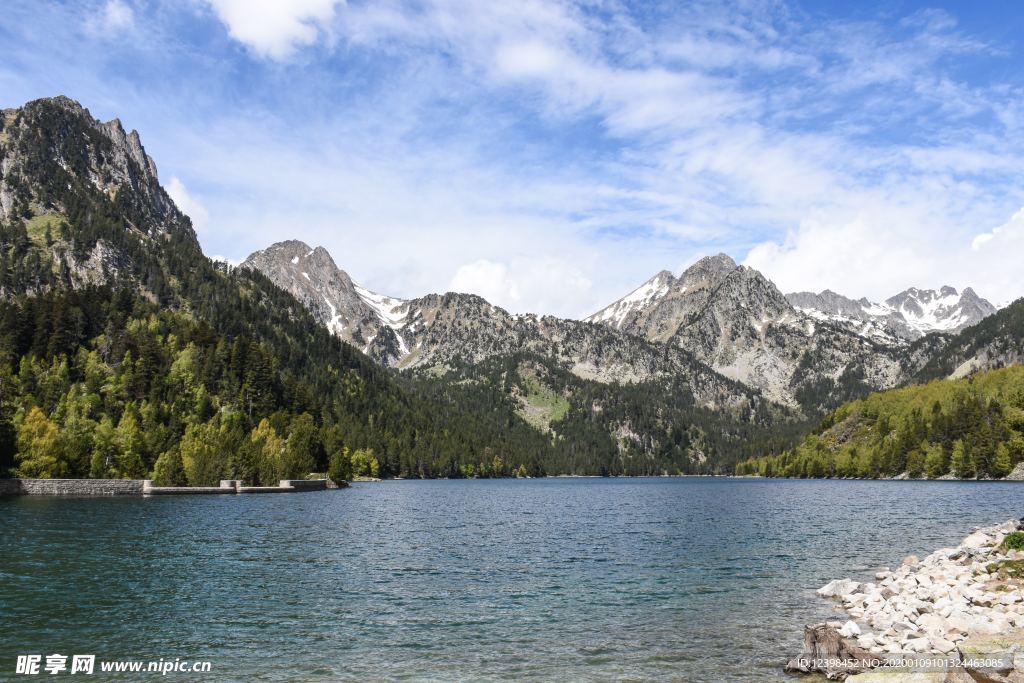 山水湖泊美景