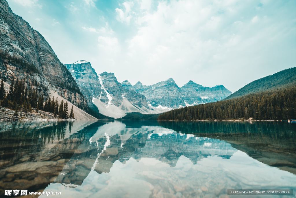 山水湖泊美景