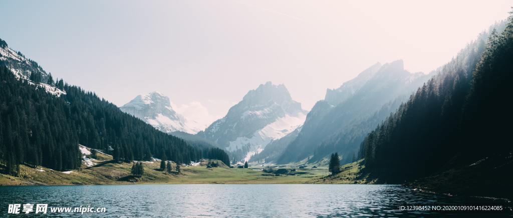 山水湖泊美景