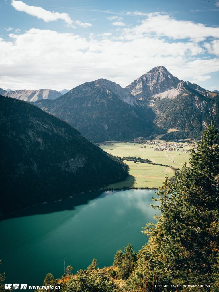 山水湖泊美景