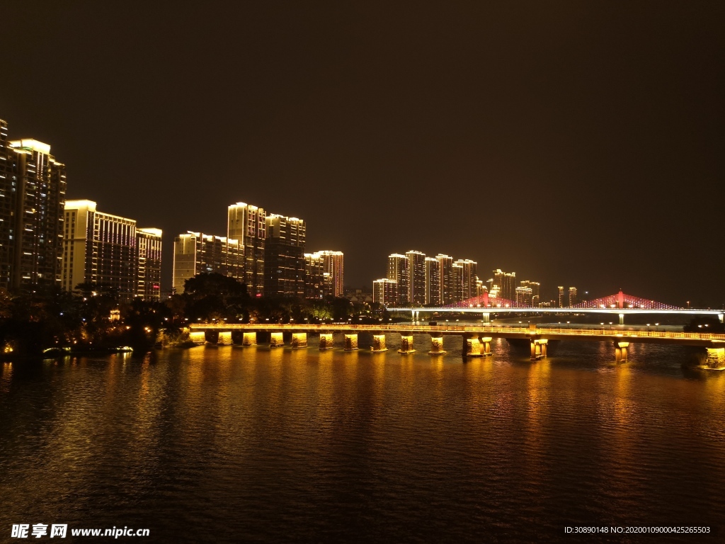 桥边夜景